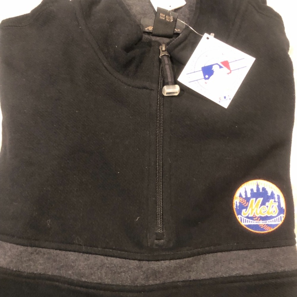 Met’s genuine merchandise! zip up sweatshirt